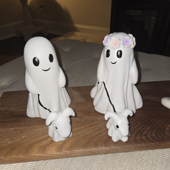 Resin Ghost Figurine with Walking Dog Halloween Decor set of 2 - Picture 8 of 8